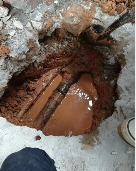 消防水管漏水探漏现场图